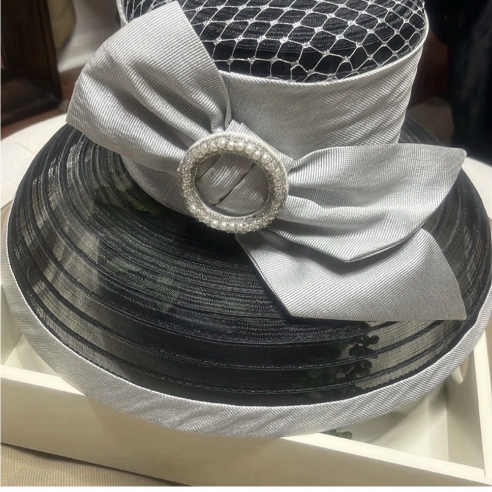 Donna Vinci Couture Blk/Silver netting wide brim hat. EUC. - Picture 2 of 5
